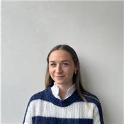 Titulaire d’une double licence en droit et en économie, je propose des cours dans les matières générales niveau collège et lycée !